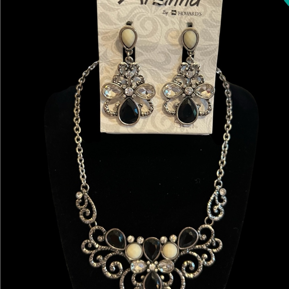 New, Areanna by Howard’s necklace set. Silver-toned metal design. Up to 22”long. - Picture 4 of 6